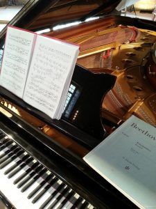 Accordeur de piano Nantes 44 accords Rezé orvault loire-atlantique